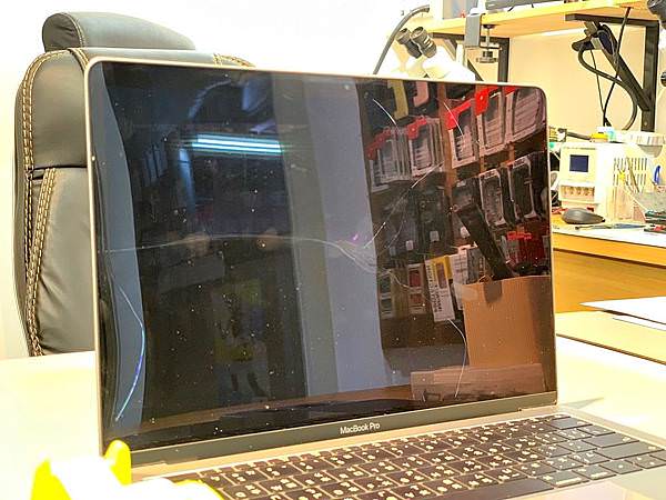 MacBook Pro A1708液晶破裂_190307_0011.jpg