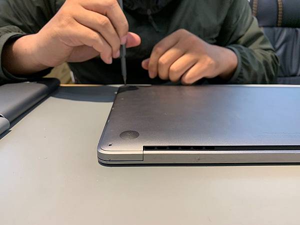 MacBook Pro A1708液晶破裂_190307_0010.jpg