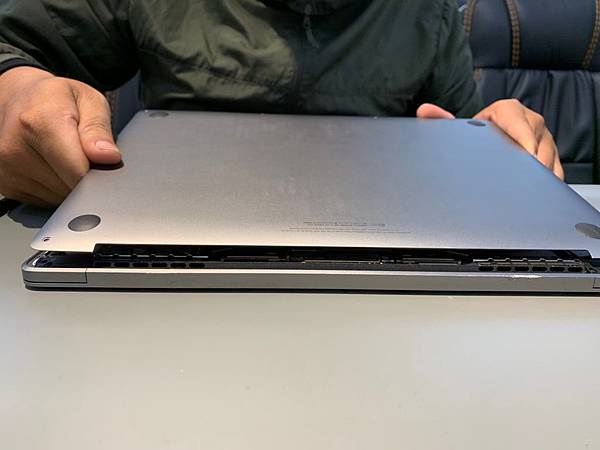MacBook Pro A1708液晶破裂_190307_0009.jpg