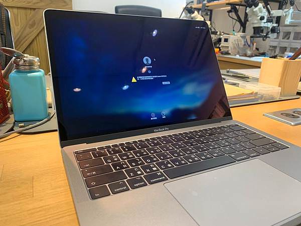 MacBook Pro A1708液晶破裂_190307_0001.jpg