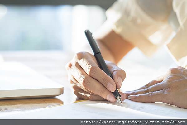 asian-business-woman-signing-contract-document-making-deal.jpg