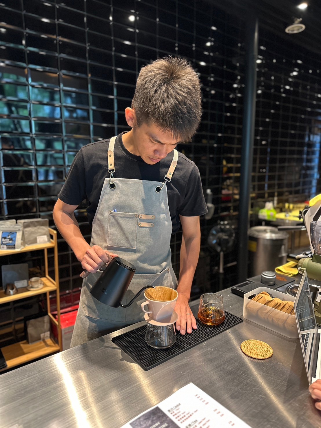 【屏東咖啡廳】邦尼沃金Bunny Walking Coffee ‧整個屏東總圖都是我的咖啡廳,超大落地窗綠蔭盡收眼底,咖啡豆的香氣、醇度、餘味,享受美好的午後時光 - 第15張圖