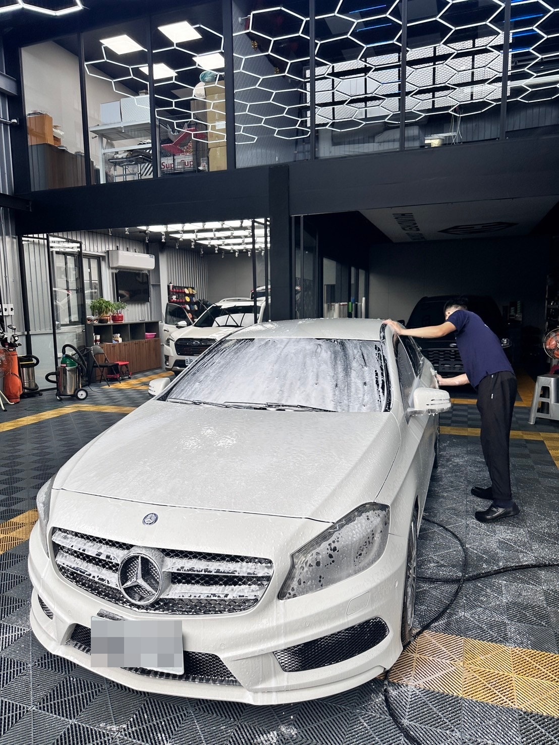 【高雄汽車美容推薦】H.C百鍍包膜鍍膜│無論晴天雨天都想來精緻洗車,流程細節都滿分 - 第15張圖