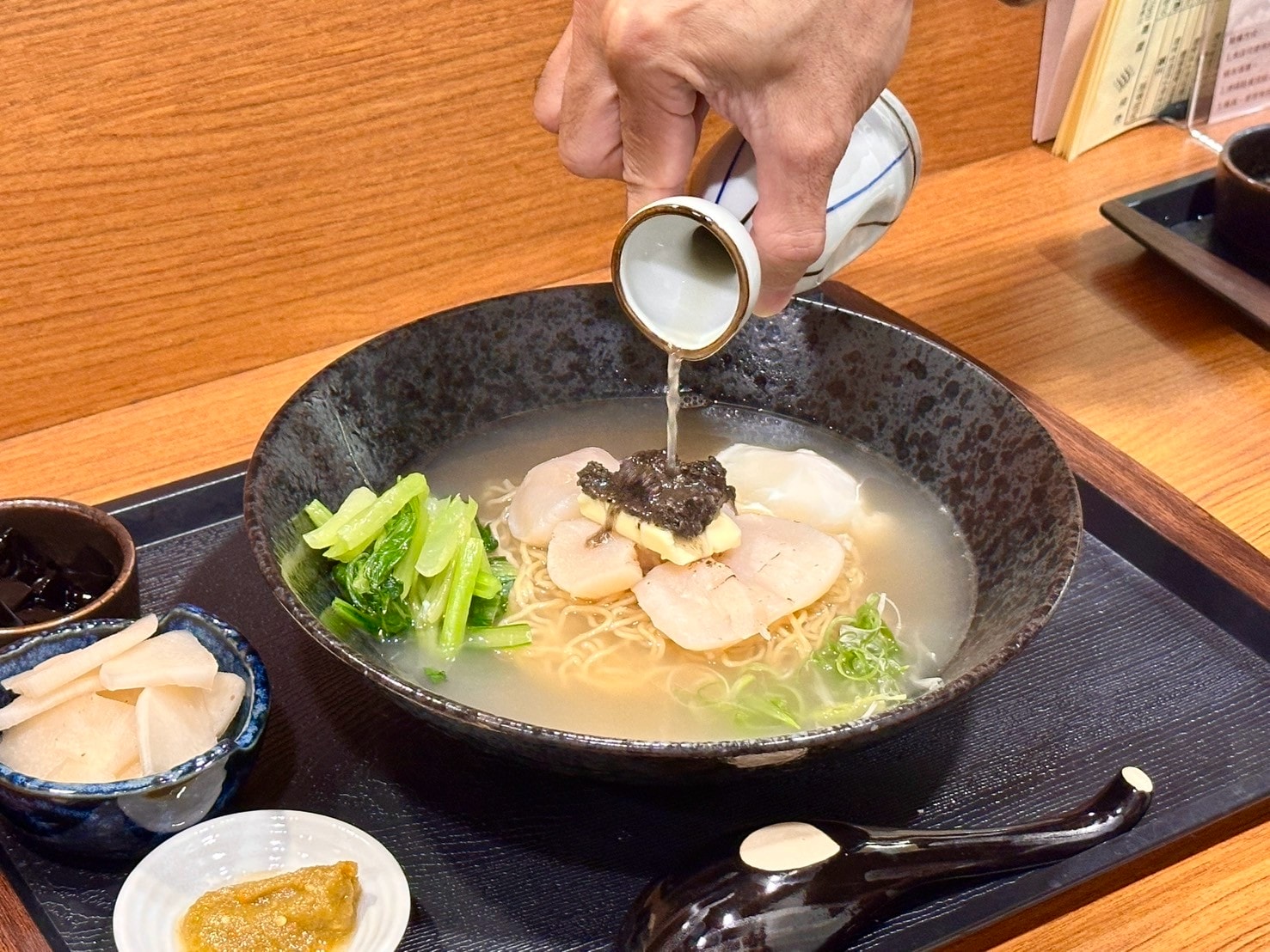 【台南拉麵推薦】淳吉麵屋-嚴選在地新鮮食材,精心熬製湯底,每一口都會驚嘆,每一道都是獨特的創意料理 - 第13張圖