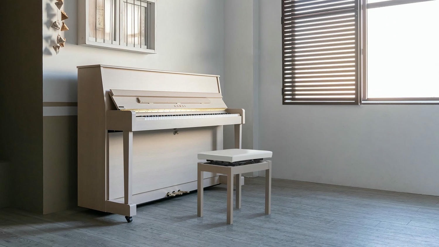 【高雄鋼琴】 KAWAI Pianos 河合鋼琴 – 高雄直營店丨在都市叢林裡也能自在彈奏的-KAWAI NF-15原聲混合鋼琴 - 第1張圖